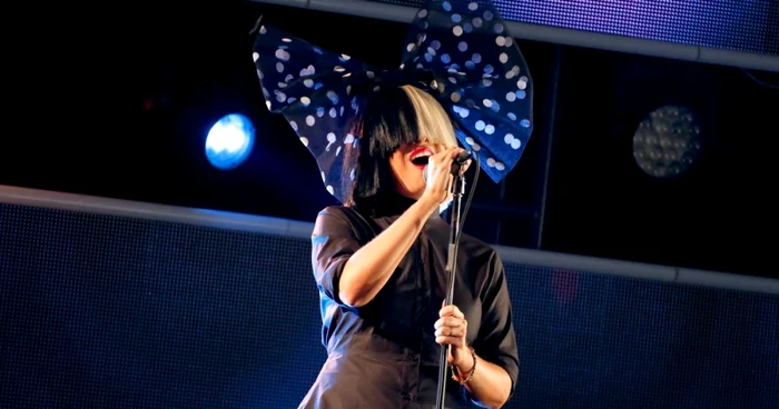 Sia este una dintre cele mai de succes cântăreţe şi compozitoare, fiind cunoscută pentru hiturile „Elastic Heart“ şi „Chandelier“ FOTO Guliver/Getty Images