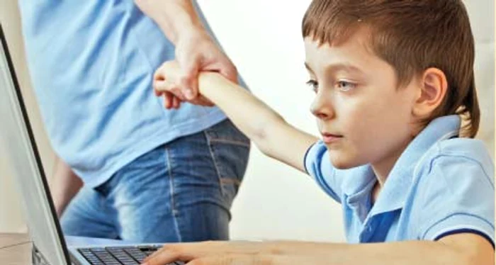 Copiii sunt tot mai expuşi pericolului dependenţei de internet  