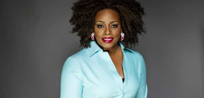 Dianne Reeves este comparată adesea cu Ella Fitzgerald