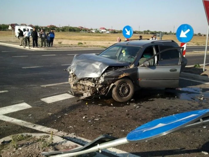 Un autoturism al firmei de pază Valahia s-a lovit cu un Renault Laguna pe şoseaua de centura