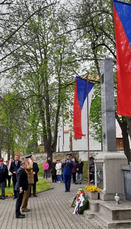 Comemorarea ostașilor români căzuți pentru eliberarea Cehoslovaciei (foto: Ambasada României în Republica Cehă)