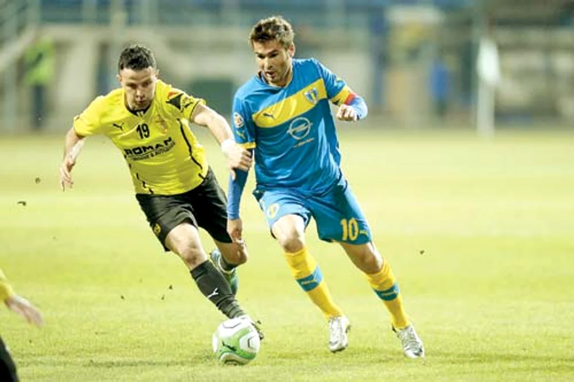 
    Mutu nu s-a  evidenţiat în  duelul cu Aganovici (foto: Mediafax)  