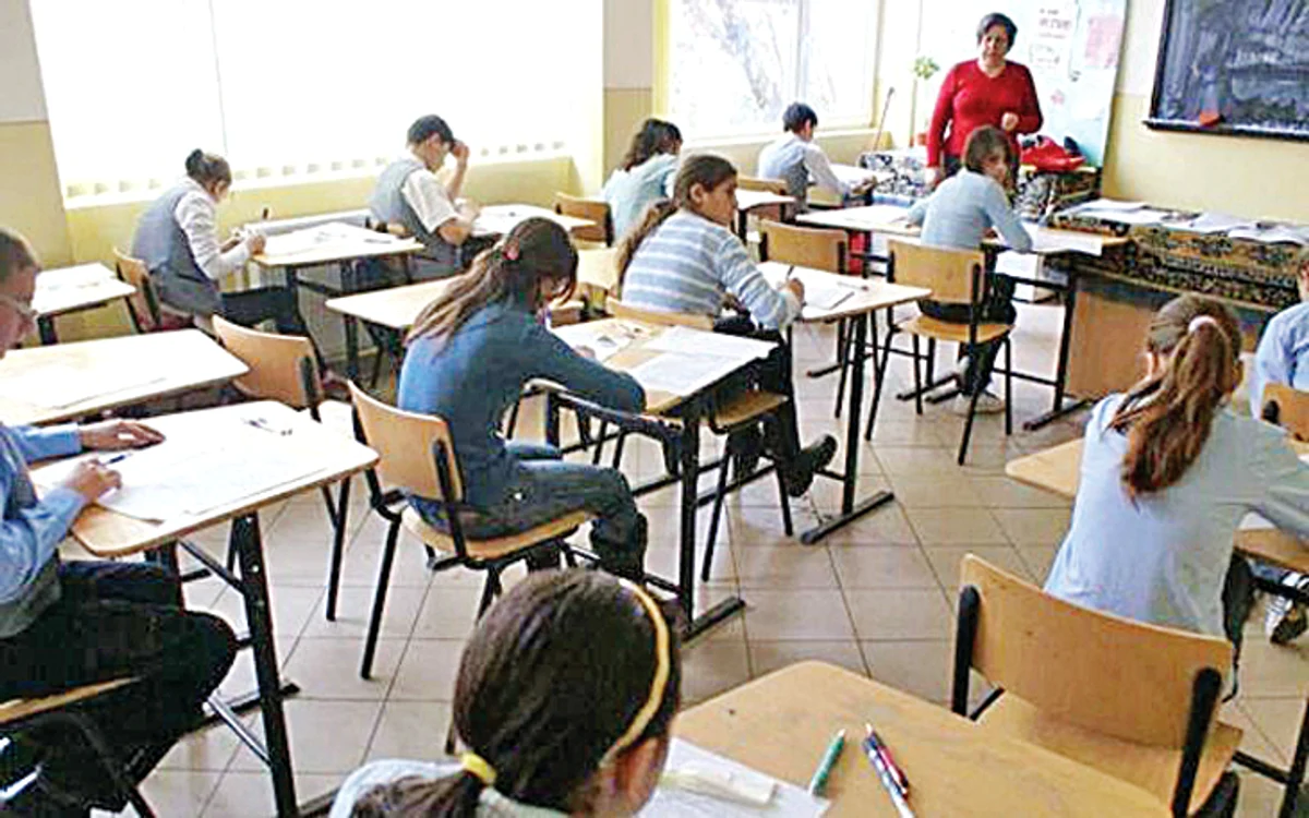 Aproximativ 150.000 de elevi au fost prezenţi ieri la prima probă de la Evaluarea Naţională