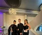 Claudia Ghițulescu și-a permis să vină la mare cu echipa ei de stiliști, hairstylistul Dani Voicu și make-up artistul Andreea Gabriela Voicu, fiind extrem de admirată pentru look-ul său întreaga seară
