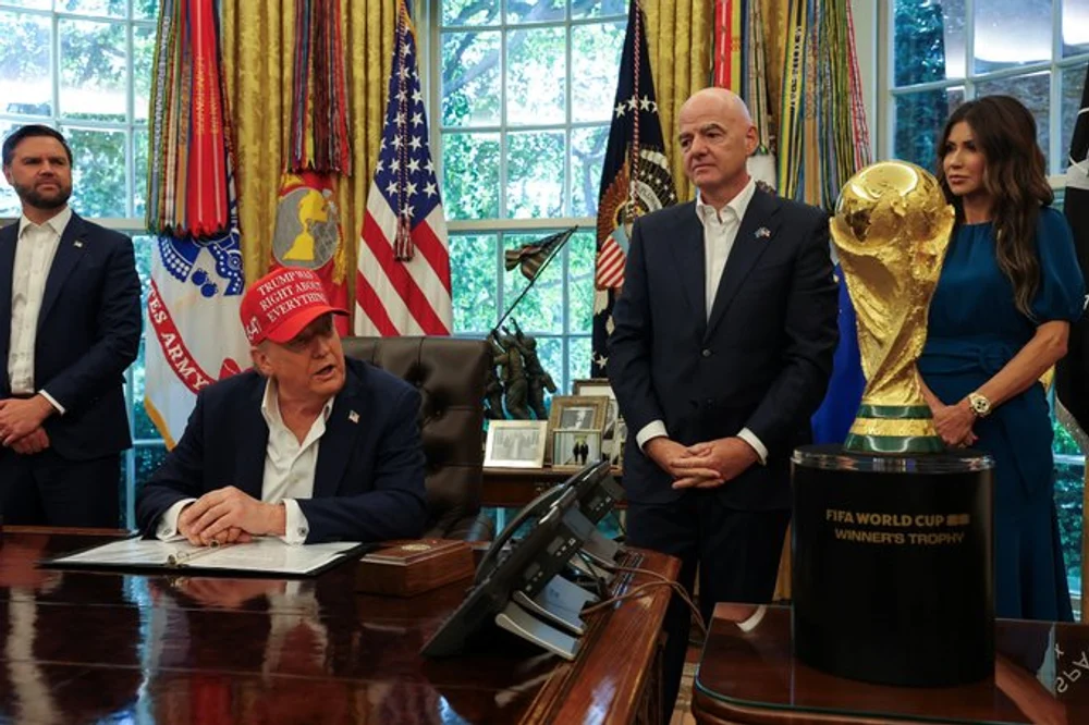FIFA instituie „Premiul pentru Pace”. Se bănuiește că Trump va fi primul câștigător