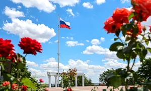Steagul Rusiei în Piața Victoriei din Melitopol FOTO Profimedia 