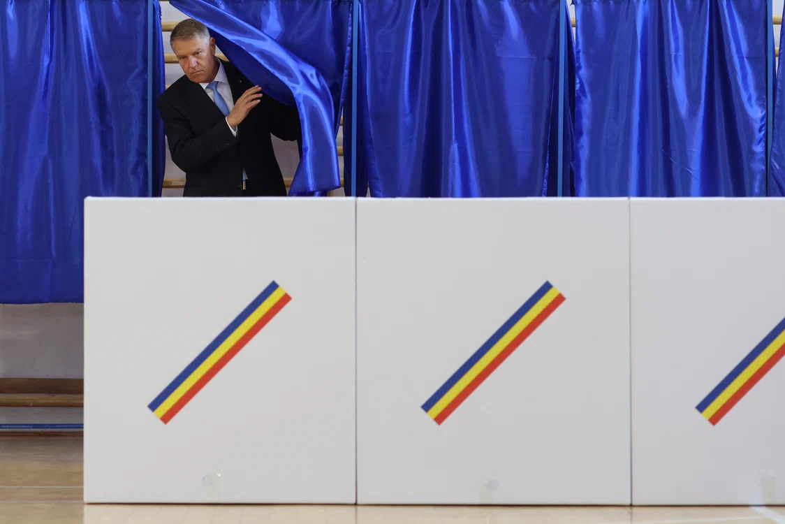 Klaus Iohannis la vot FOTO: INQUAM Photos George Calin jpg