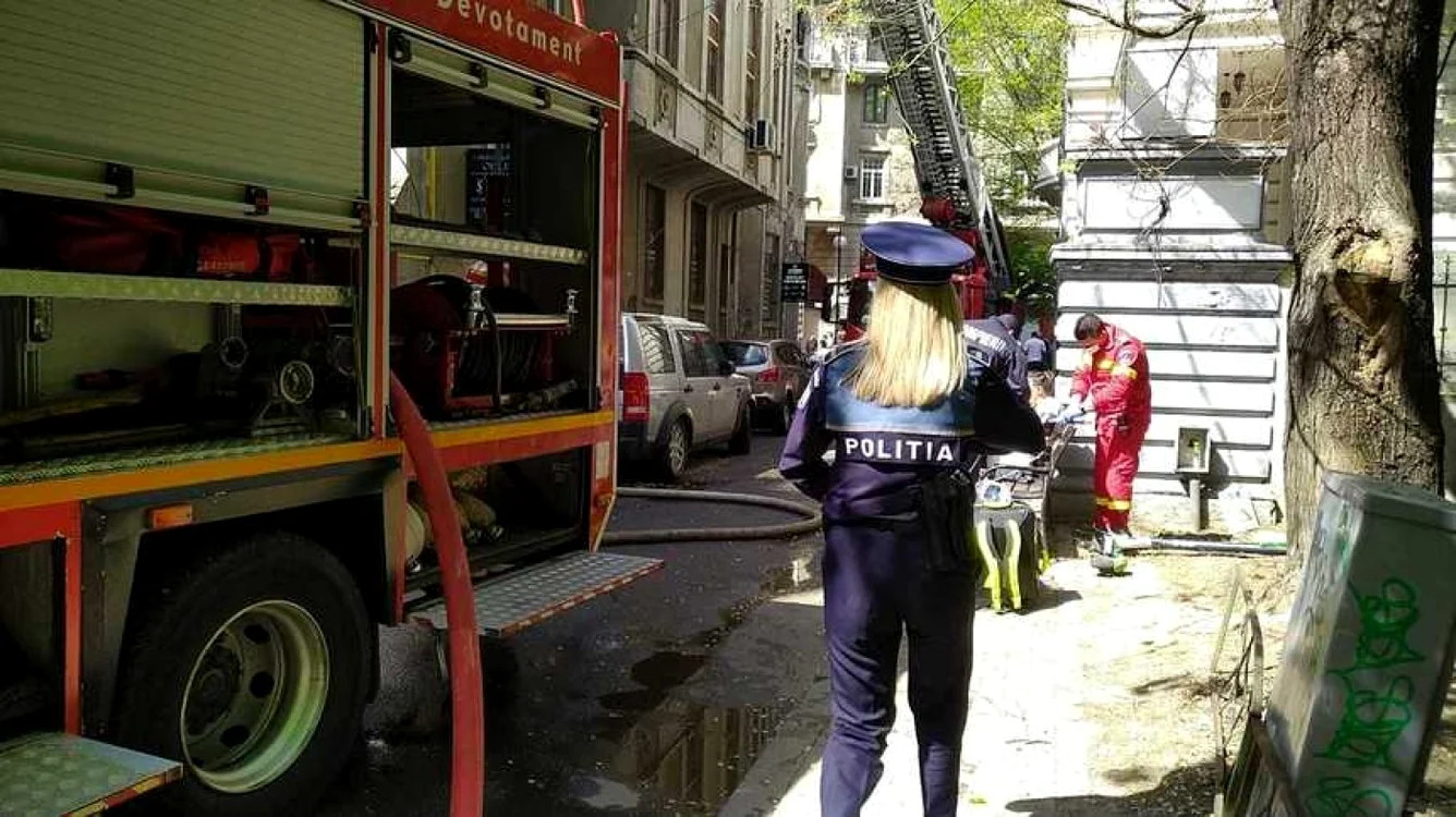 Incendiu la un bloc din Bucureşti