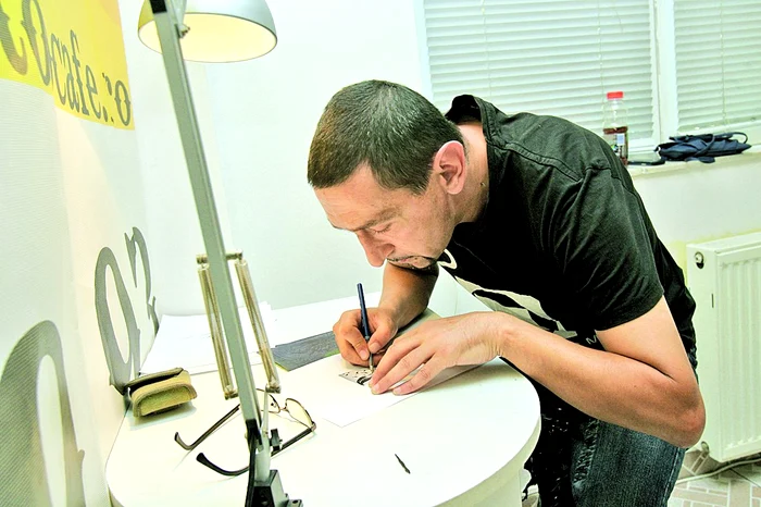 Emil a copiat  desenul cu ajutorul  unui indigo