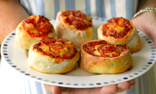 rulouri cu sunca si mozzarella jpeg