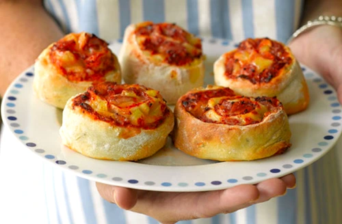 rulouri cu sunca si mozzarella jpeg