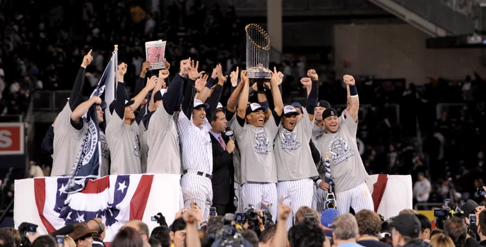 
    Yankees sărbătoresc câştigarea campionatului  