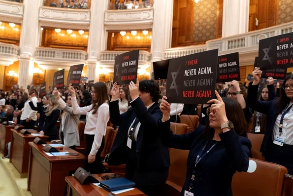 Procesul lui Adolf Eichmann, reconstituit în sala de plen a Camerei Deputaţilor