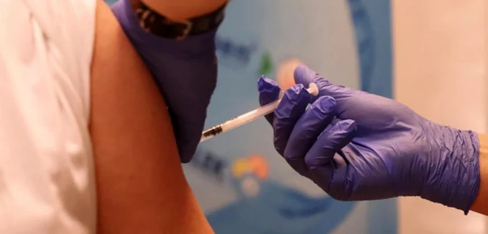 Etapa a doua de vaccinare include populaţia cu grad de risc şi lucrători din domenii-cheie  FOTO EPA-EFE