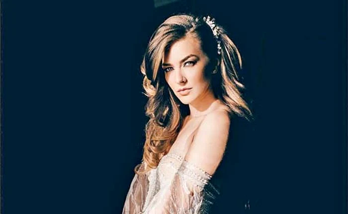 
    Eliza Ancău  arată superb în  rochia de mireasă  