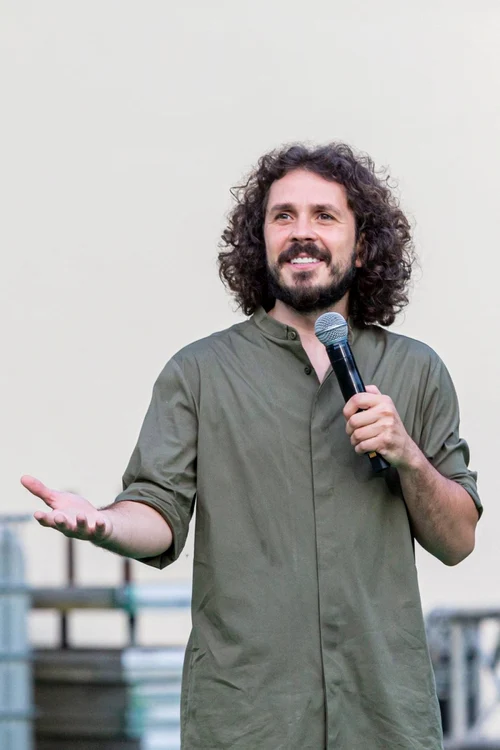 Costel Bojoc (39 de ani) face stand-up comedy de 17 ani FOTO Arhivă personală