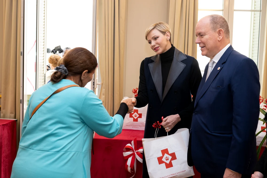 Charlene și Albert de Monaco la sediul Crucii Roșii, Foto Eric Mathon