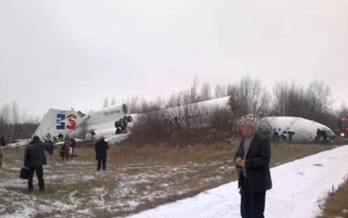   O aeronavă a aterizat de urgenţă în Rusia: doi morţi şi 80 de răniţi