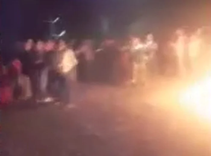 La Galați, peste 100 de oameni au încis hora în jurul focului