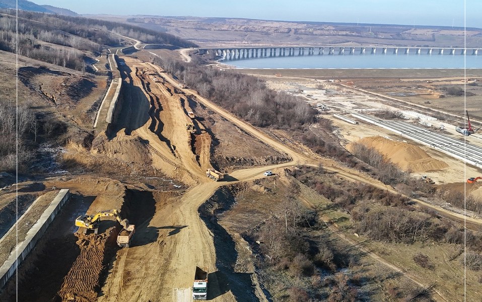 Cel mai lung viaduct de autostradă din România, din nou în șantier. Povestea mega-construcției așteptate de două decenii