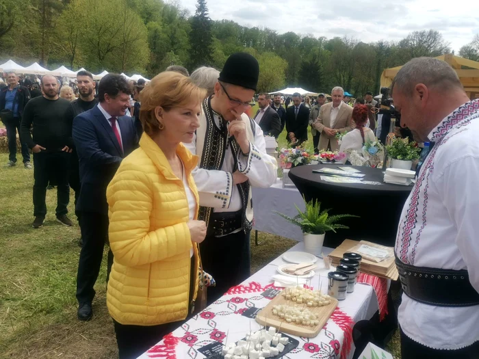 Târg pe Domeniul Regal Săvârșin FOTO Ștefan Both
