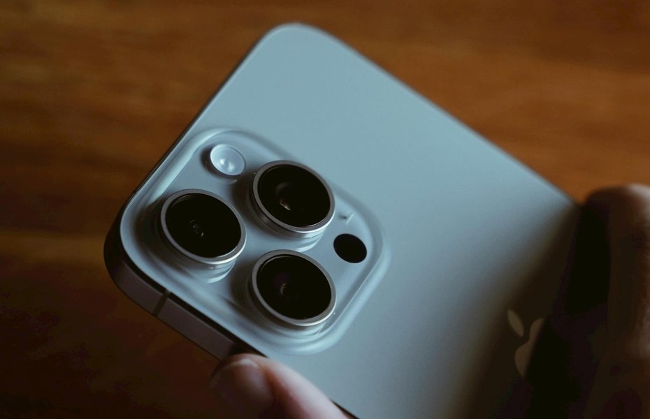 De ce este iPhone 15 Pro Max făcut din titan?