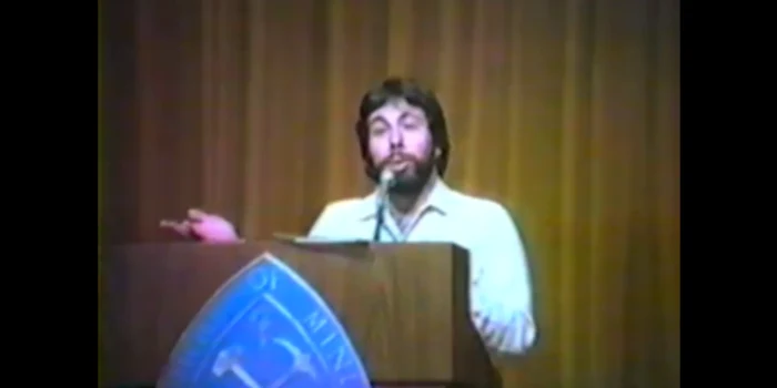 Steve Wozniak în timpul conferinţei din 1984