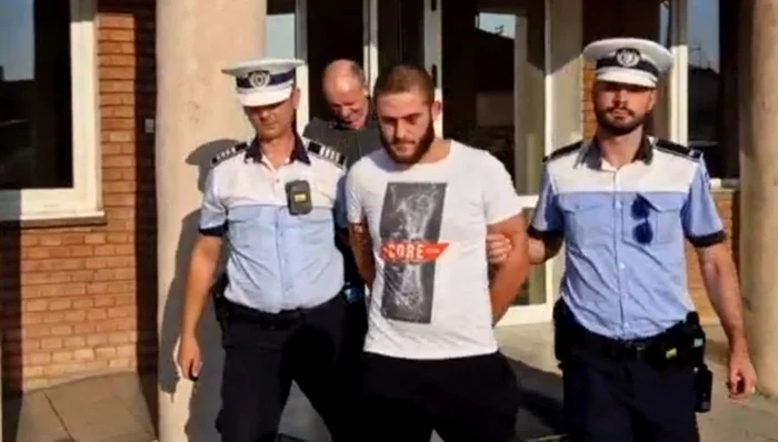 Tânărul de 19 ani a fost arestat preventiv FOTO captură video Youtube