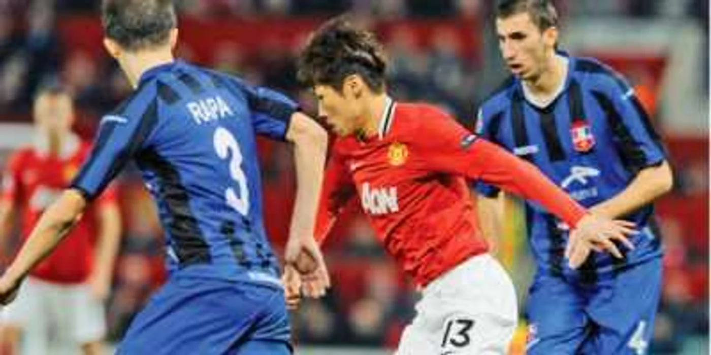 Ioan Filip (dreapta) a depus un efort considerabil pe „Old Trafford“  