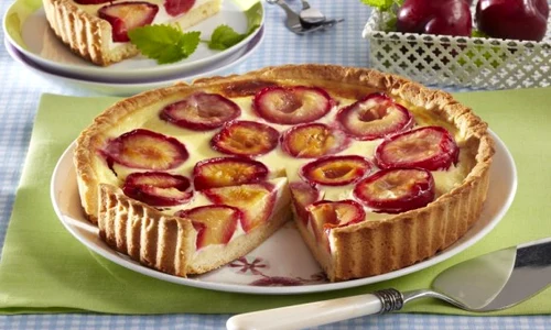 tarta cu prune si crema de iaurt 580x400 jpeg