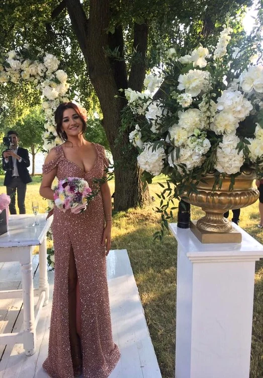 Claudia Pătrășcanu a impresionat cu ținuta de nașă
