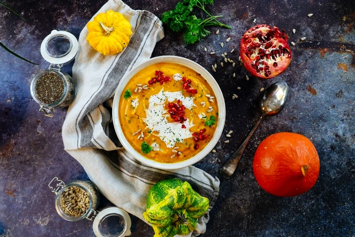 Supa cremă de dovleacă este sățioasă și sănătoasăFOTO: Unsplash.com
