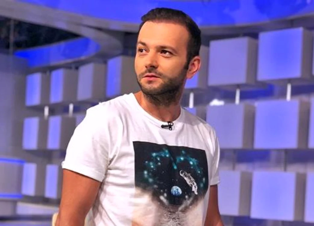 
    Reacția lui Mihai Morar, după ce prietenii lui virtuali „l-au certat” că i-a zis „La mulți ani” mamei lui cu ocazia Adormirii Maicii Domnului Foto: Instagram   