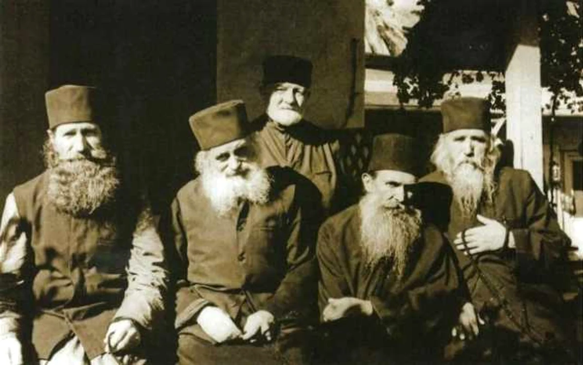 Preoţi români la Sfântul Munte FOTO basilica.ro