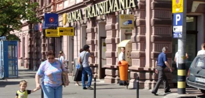 Oradea: Banca Transilvania, singura cu panouri periculoase (UPDATE)