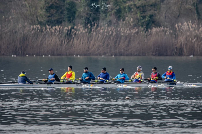 Canotorii români se pregătesc în continuare pe apele lacului SnagovFoto: Sergiu Bejan