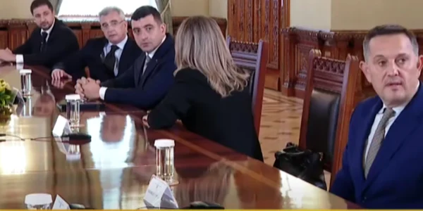 aur la consultari foto captura video realitatea png