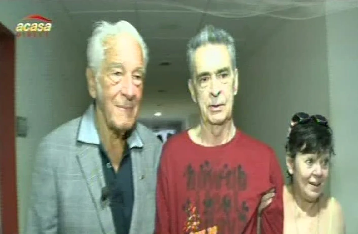
    Iurie Darie a fost vizitat de Sergiu Nicolaescu (Foto: captură video Acasă TV)  