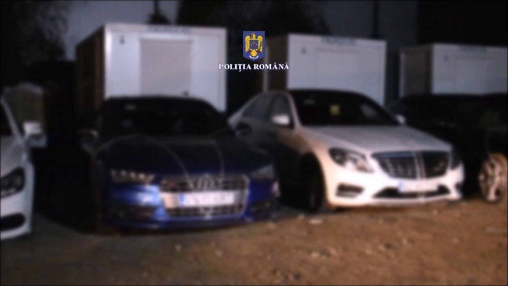 Palate și mașini de sute de mii de euro, găsite la o grupare de proxeneți din Buzău. Clanul a mai avut de-a face cu legea