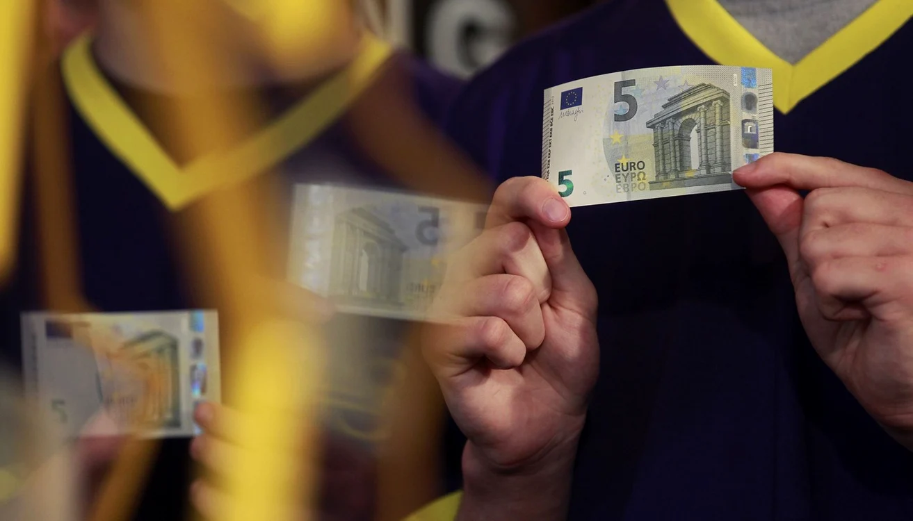 bancnota cinci euro foto reuters