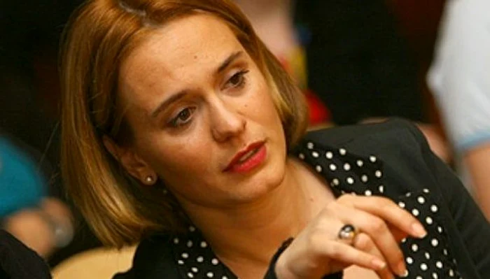 
    Vestea morţii profesorului Tudor Opriş a întristat-o pe Andreea EscaFoto Click!  