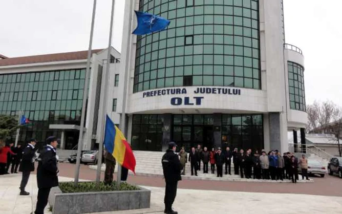 La festivităţi prilejuite de Ziua NATO de la Slatina au participat numai oficialităţi... (Foto: Mugurel Manea)