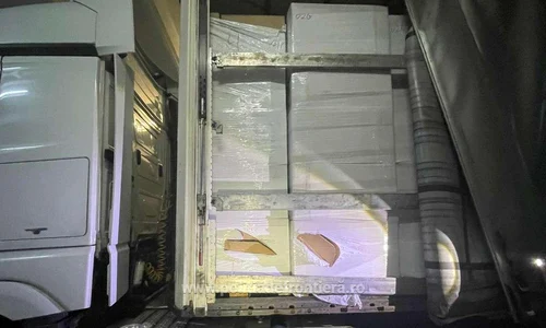 Țigări de aproape 6 milioane de lei descoperite într un camion Foto Poliția de Frontieră jpg