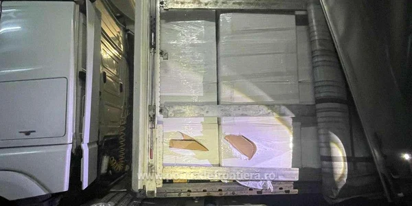 Țigări de aproape 6 milioane de lei descoperite într un camion Foto Poliția de Frontieră jpg