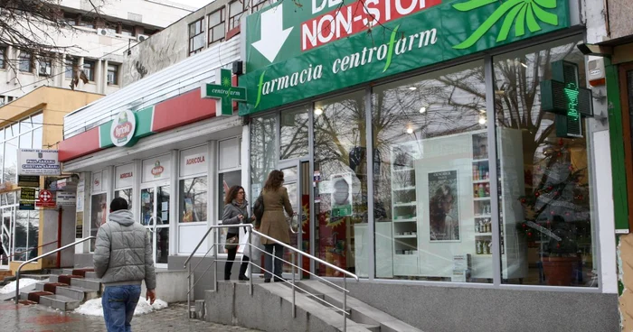 Centrofarm, una dintre farmaciile deschise non-stop.