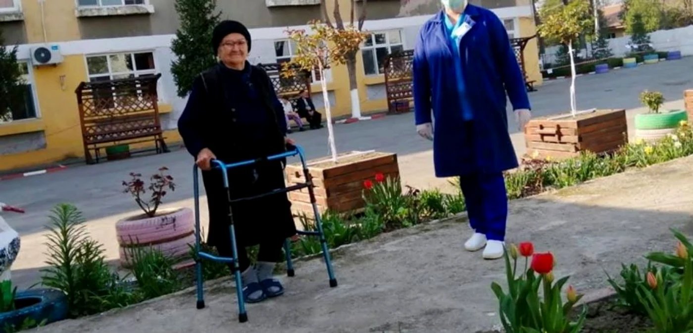Angajaţii căminului de bătrâni intră în izolare la locul de muncă FOTO Facebook/PMC