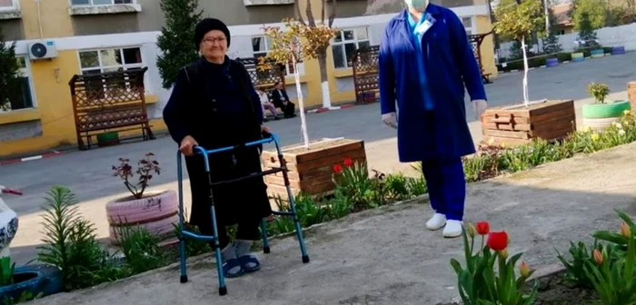 Angajaţii căminului de bătrâni intră în izolare la locul de muncă FOTO Facebook/PMC