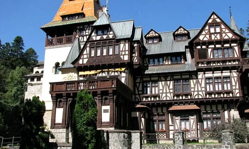 24 mai: Este inaugurat Castelul Pelișor jpeg