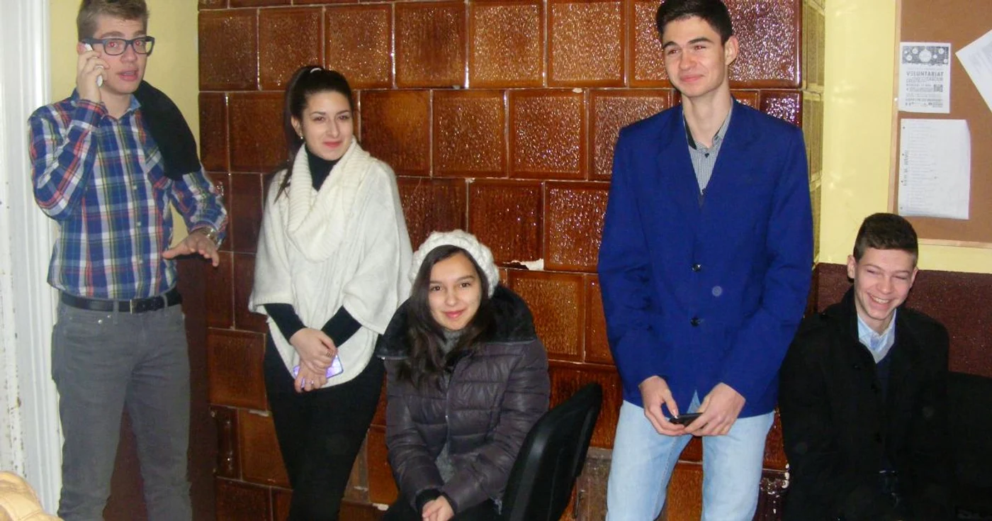 Elevii Colegiului Naţional "Unirea" stau îmbrăcaţi în clase. FOTO: Ana-Maria Gajdo