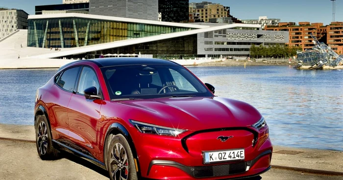 După ce a lansat Mustang Mach-E, Ford dezvoltă un model electric compact care ar putea fi fabricat la Craiova FOTO media.ford.com